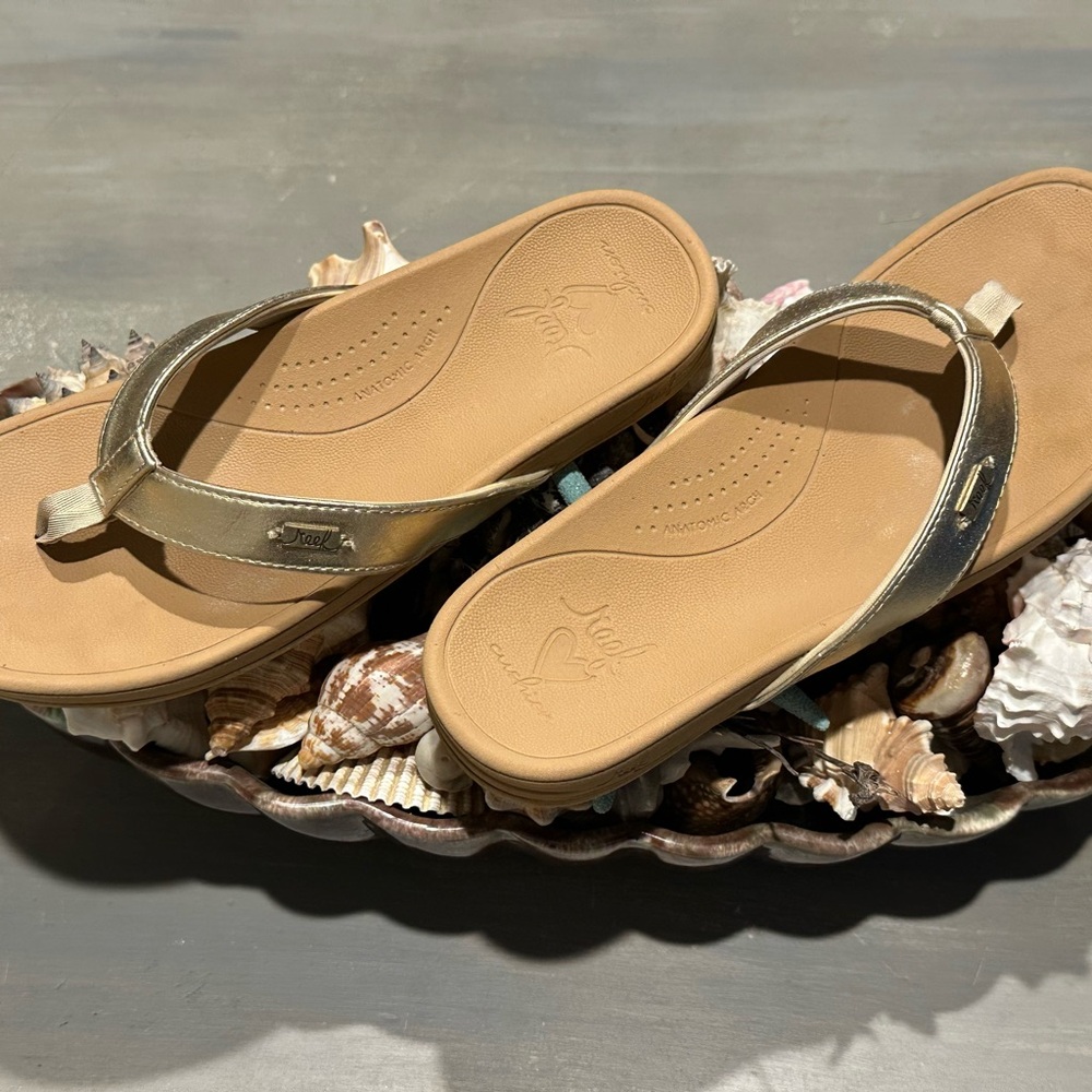 Reef Metallic Gold Sandals with ❤️ Heel Cushion and Arch Support - Picture 4 of 8